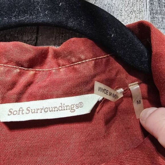 Soft Surroundings Womens Sz M Button Front Shirt Rust Stonewash Tab Sleeve EUC - Picture 3 of 4